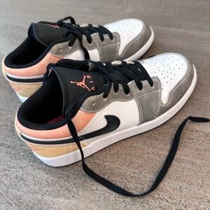 Like new AIR JORDAN 1 LOW SE “Flight Club" — youth 5.5 / women’s 7
